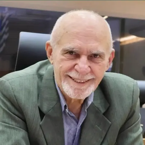 Retrato de Benedito Furtado sorrindo no plenário.